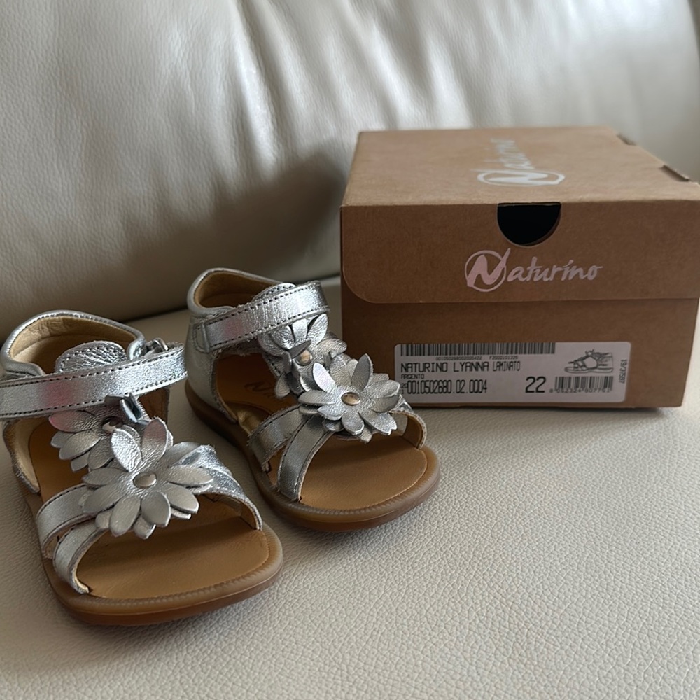 Naturino girls silver sandals size 22
